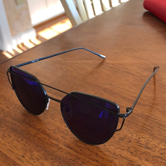 sunglasses - Picture 2 of 4